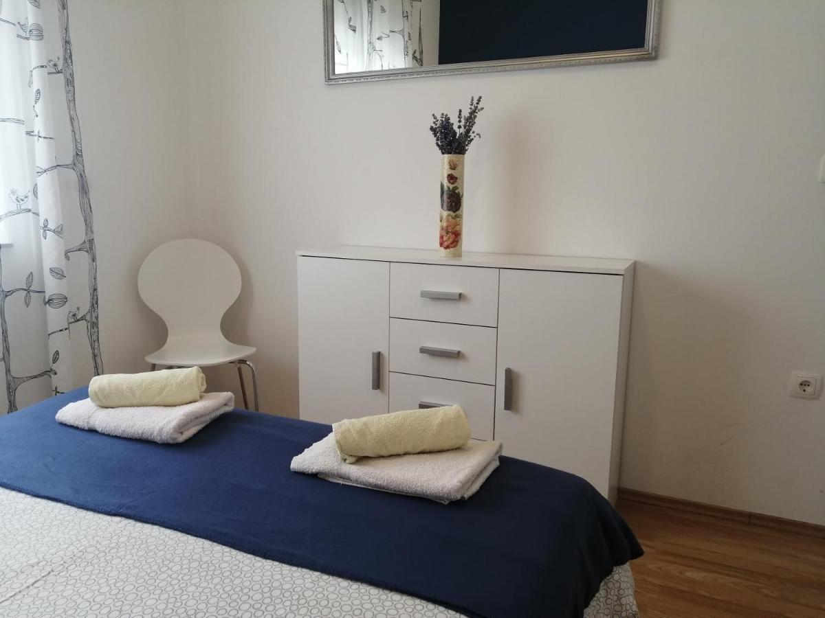 Apartments Karla I Ivano Мандре Екстер'єр фото