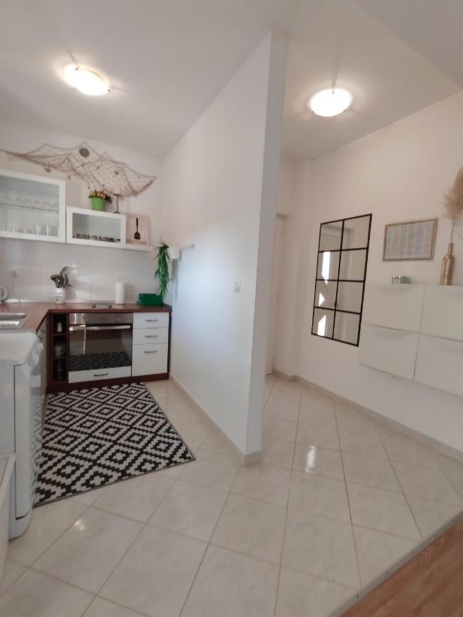 Apartments Karla I Ivano Мандре Екстер'єр фото