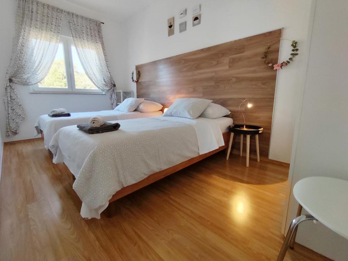 Apartments Karla I Ivano Мандре Екстер'єр фото