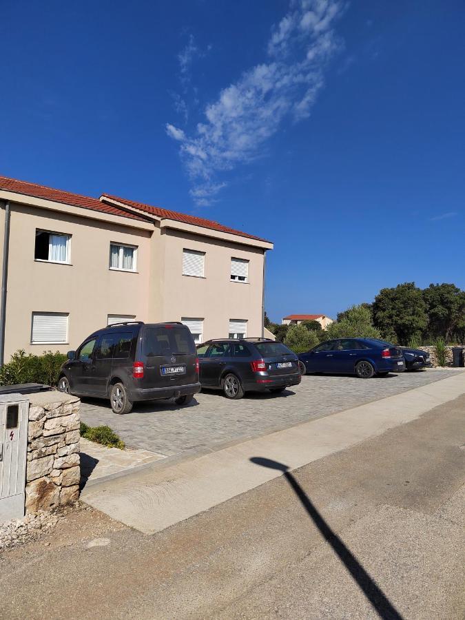 Apartments Karla I Ivano Мандре Екстер'єр фото