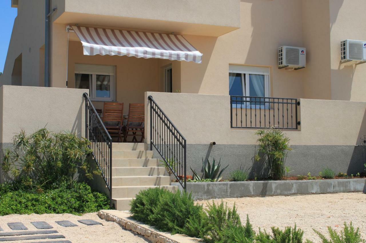 Apartments Karla I Ivano Мандре Екстер'єр фото