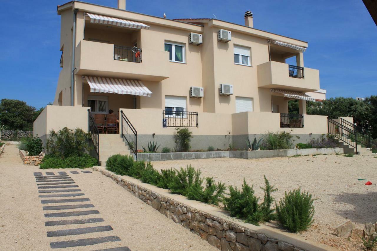 Apartments Karla I Ivano Мандре Екстер'єр фото